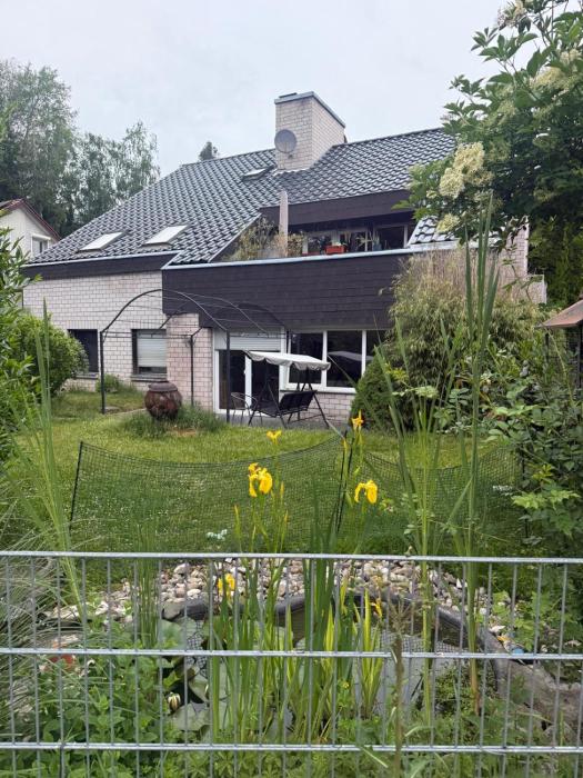 Cozy Garden Apartment near Train Station & Nature