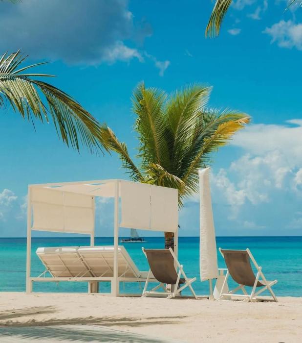 Aqua Esmeralda by Advantage Club