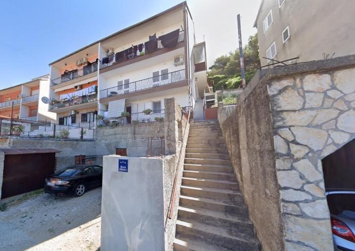 Apartments with parking space Sibenik - 24537