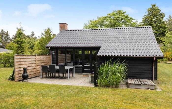 Amazing Home In Tarm With Wifi