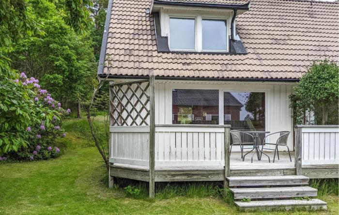 Gorgeous Home In Hovås With Wifi
