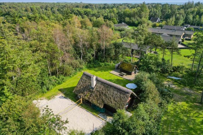 Wooden Summer House With Beach Volley At Øer Beach