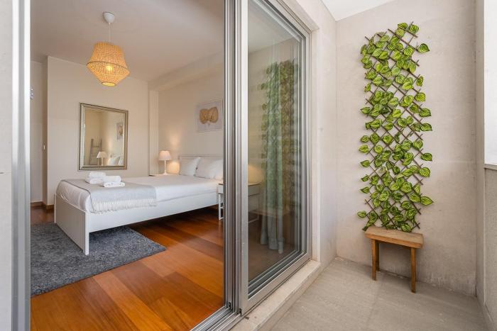 GuestReady - Cityscape residence with balcony