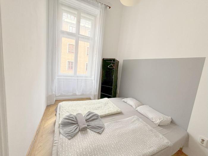 Synagouge Astoria Guest House