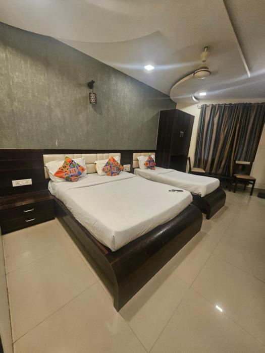 Prime Hotel Addore Palácée - Near Mumbai Airport , Visa Consultant , Jio World Convention Centre BKC