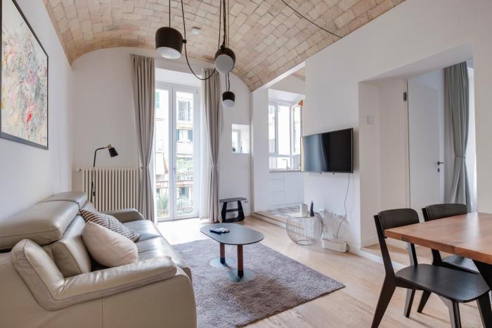 Charming Vatican Apartment with Balcony 6B