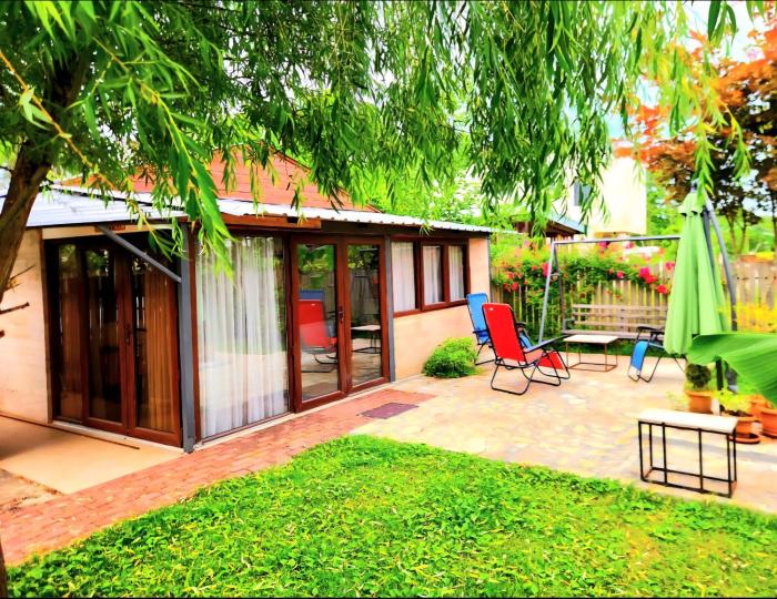 House & Yard Sesil M 110m to beach Kaprovani