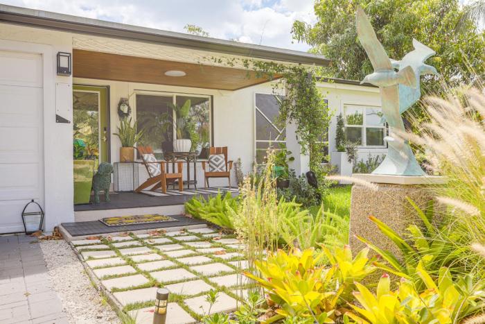 Pet-Friendly Home about 6 Mi to Jensen Beach Park!