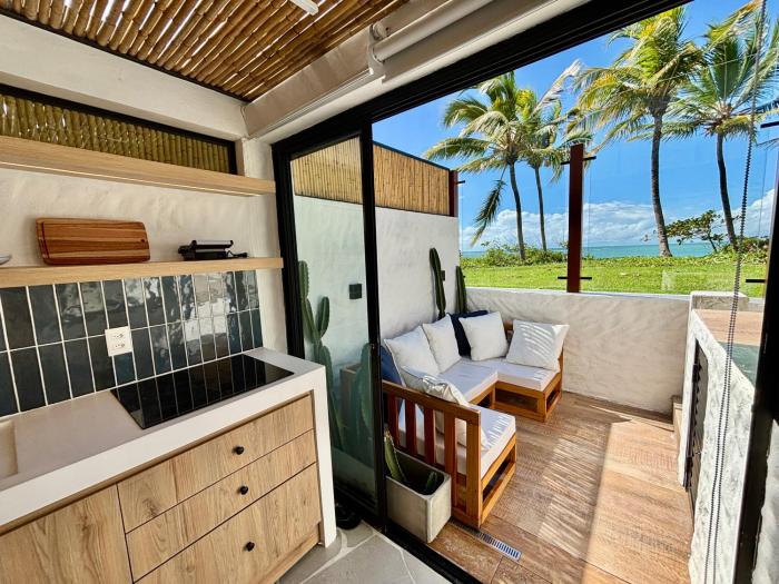 Pequena Grécia, frente mar, pé na areia com piscina