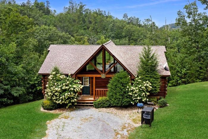 Adorable Escape by Venture Smoky Mountains