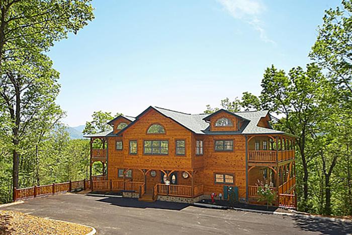 Buckingham Palace by Venture Smoky Mountains