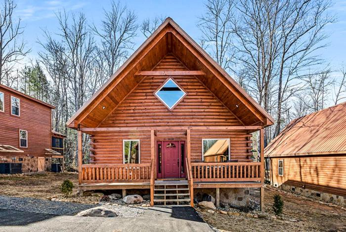 Dancing Bear Hideaway by Venture Smoky Mountains