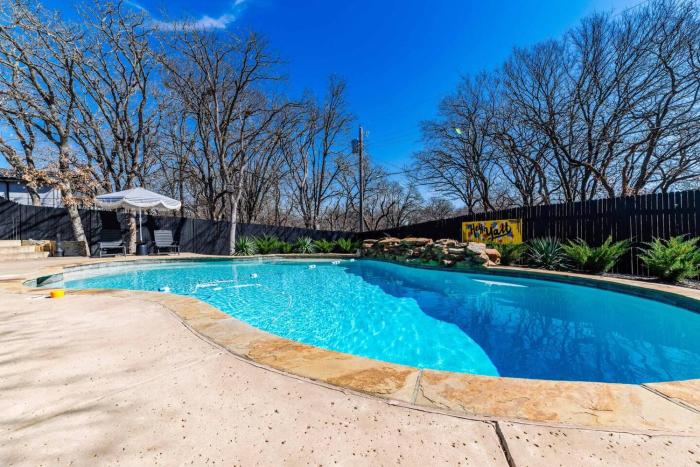 Dome Manor 2 Game Rooms Hot tub Pool