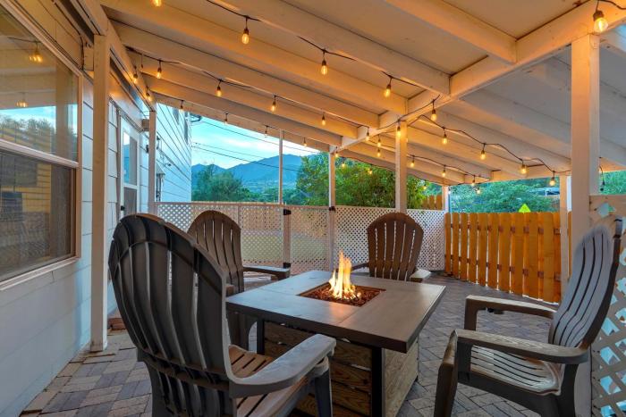 Vermijo Nook Walk to OCC Downtown w Fire Pit