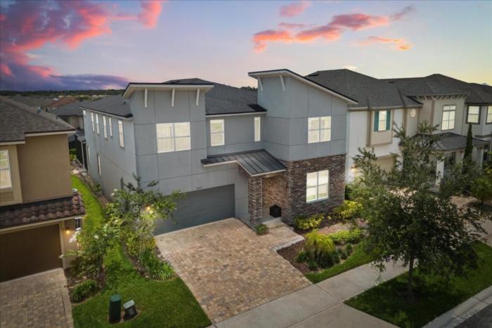 9 Bedrooms 65 Bathrooms Solara 1829Cv