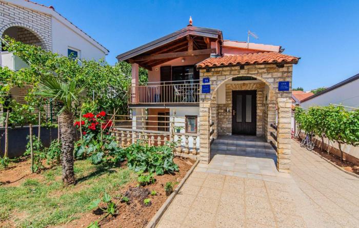 1 Bedroom Beautiful Apartment In Vir