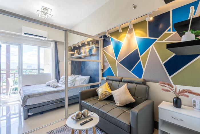 Comfy City Studio with Balcony and Sunsets