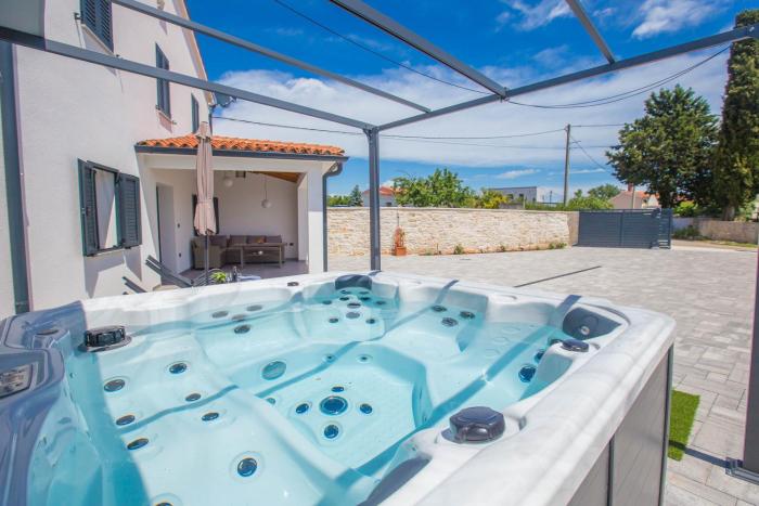 Jacuzzi House Mia