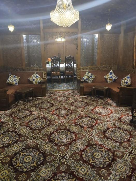 Houseboat Queen Of Africa