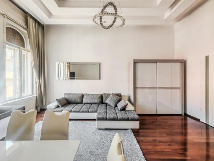 Amora Homes Basilica view Imperial Suite -SAS street -NEED RESERVATION FOR FREE PARKING