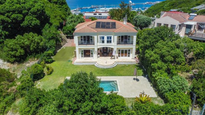 Luxury Family Villa Near Beach with Grill and Workspace