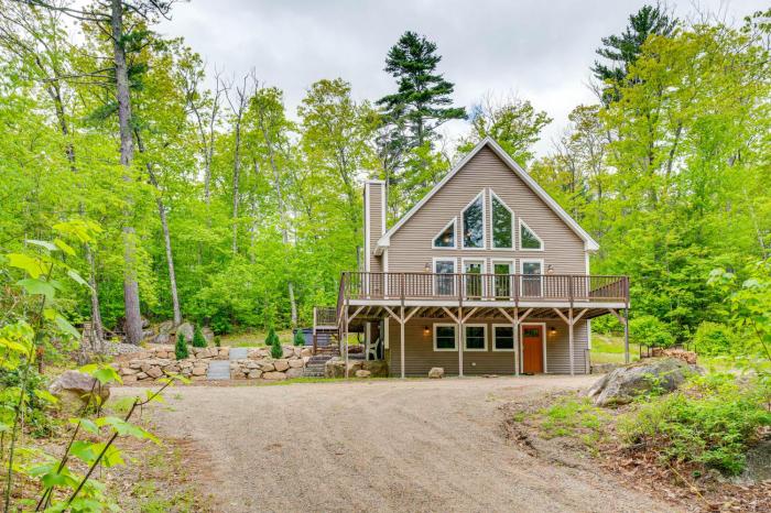 Ski, Hike & Fish: Chalet w Hot Tub in Conway