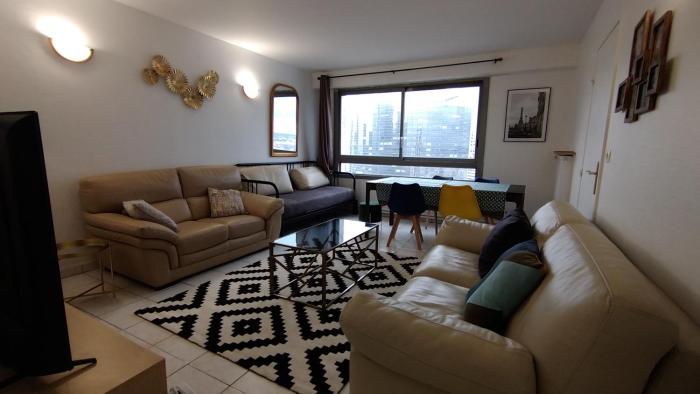3 bedrooms and salon, La Défense, 5 min walk Metro
