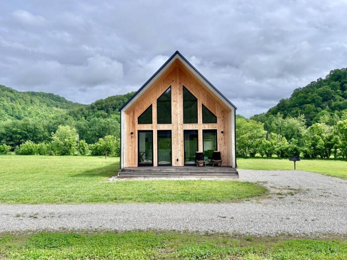 Knob Hill at Three Suns Cabins