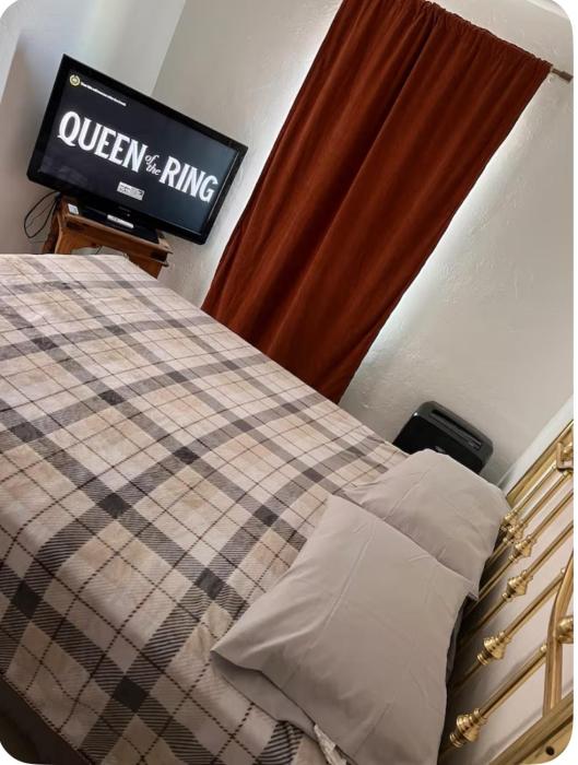 Historical cozy blue apt in the heart of downtown