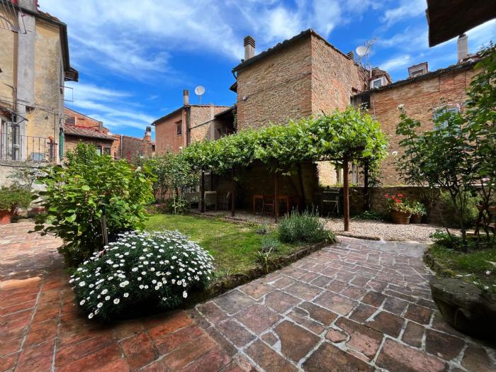 Il Cantuccio di Vittorio - Apartment with private garden in the Heart of Volterra