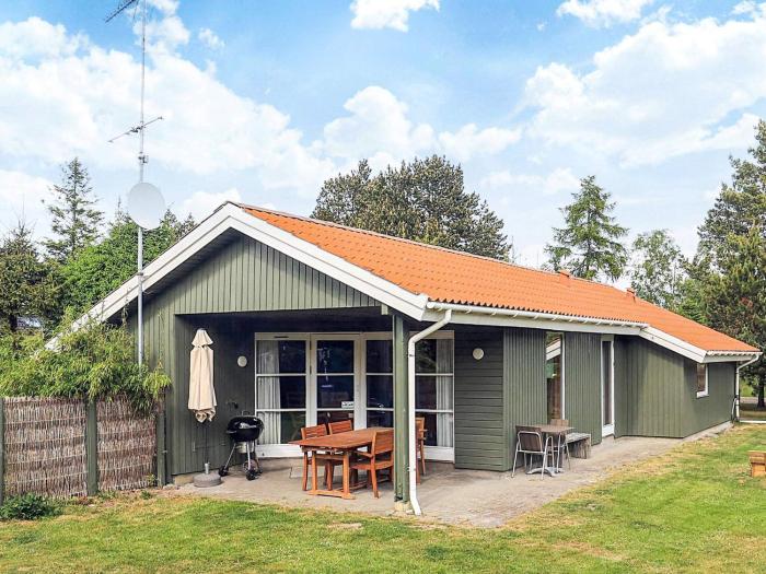 8 person holiday home in Væggerløse-By Traum