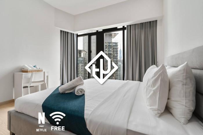 Comfy 1BR with Twin Towers View