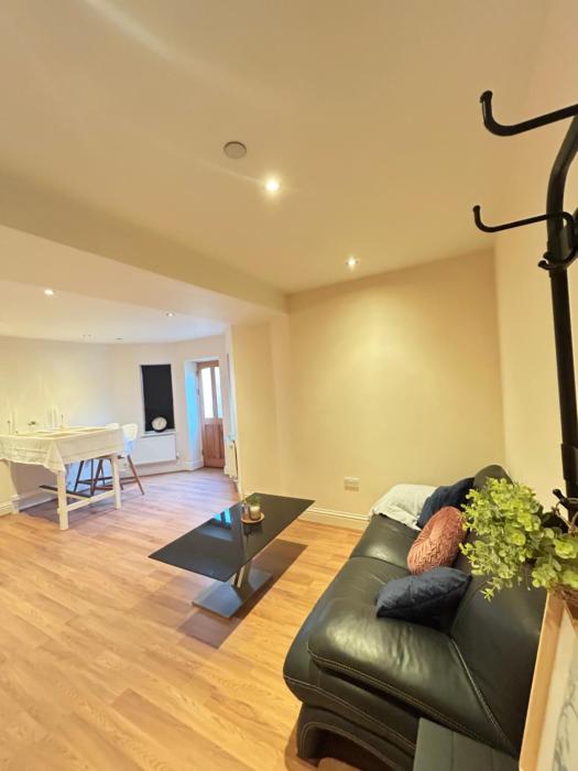 A Pleasant Place near Gravesend Central