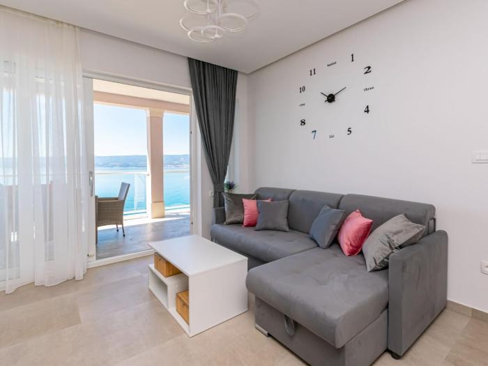 Apartments Hope Dugi Rat - Three-Bedroom Apartment with Jacuzzi Stanko