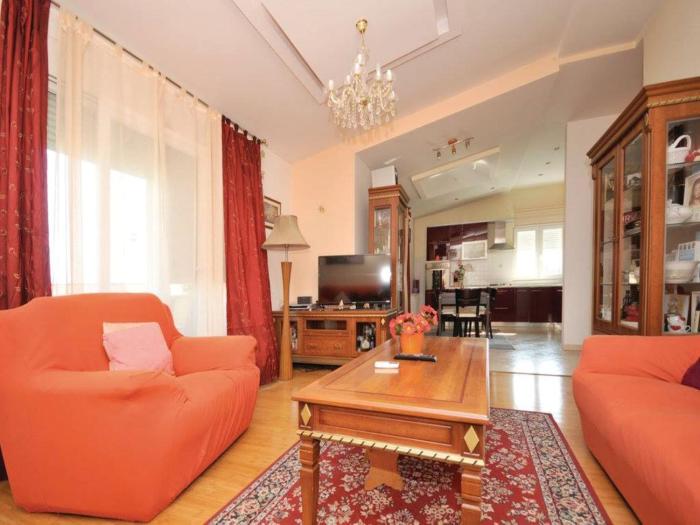 Chic and Stylish Kastel Novi Apartment with Pool - Five Bedroom Apartment With Pool