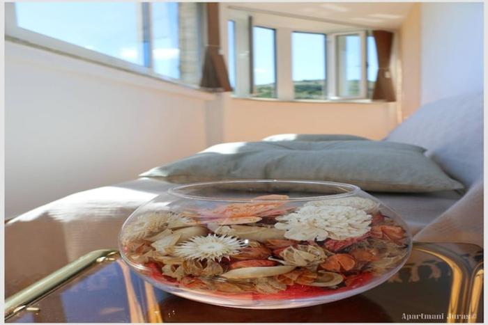 Apartments Juras - Studio Apartment with Balcony and Side Sea View Tea