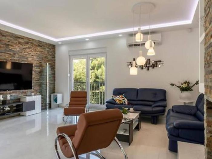 Modern & Stylish Villa with Private Pool - Four Bedroom Villa with Pool