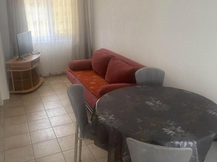 Apartments Danijela & Vlado - Three Bedroom Apartment With Balcony and Garden View