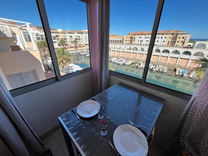 Sète: 2 pièces mezzanine à 300m de la plage avec parking sécurisé - FR-1-338-621