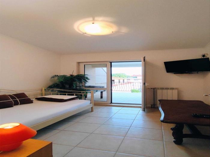 Kastel Stafilic Comfortable Apartments - Three Bedroom Apartment with Terrace