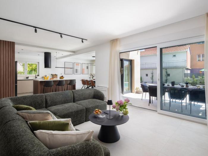 Villa Prima Lux - Four Bedroom Villa with Pool