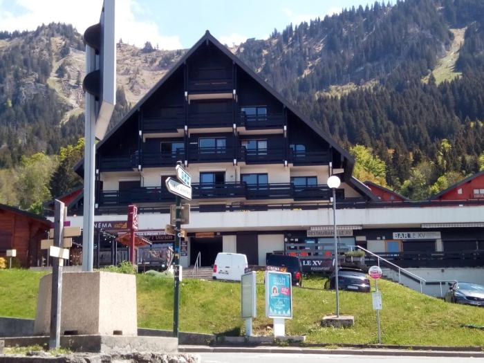 SUPERBE APPARTEMENT T2 3 ETOILES 40m2 PIED DES PISTES VUE SUR LE LAC