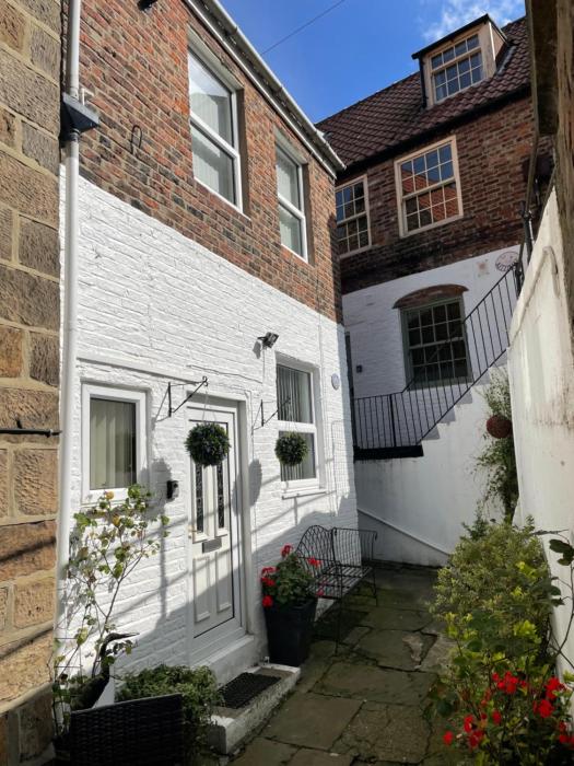 Periwinkle Cottage, Whitby