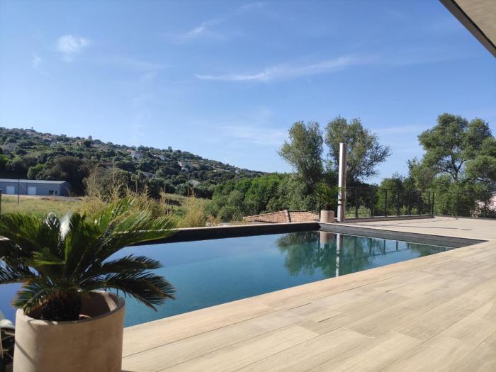 Haut de Villa avec piscine