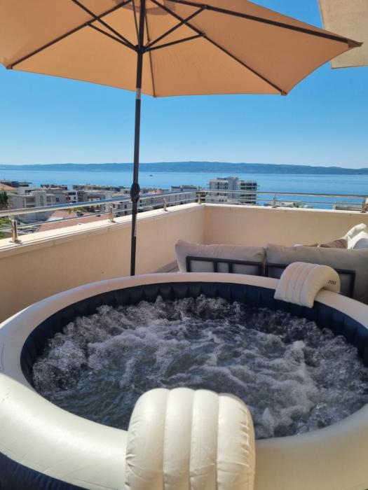 Kikis Sea View Open Apartment with Terrace and Jacuzzi