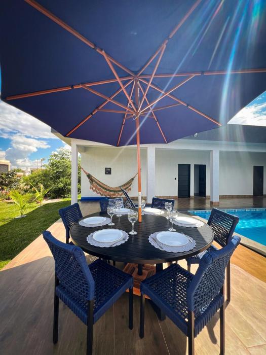 Casa Frente ao Lago com Piscina Aquecida no Melhor Condomínio