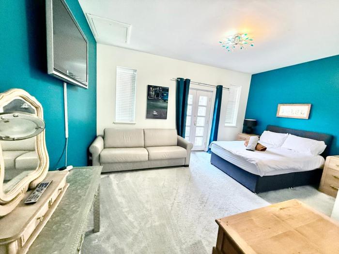 Spacious Iconic Lesmurdie House 2 bed, free WiFi and Parking