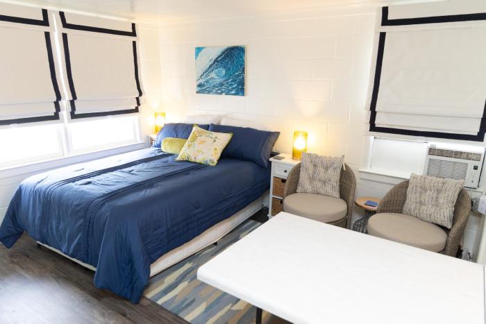 The Little Palm Room - Wrightsville Beach