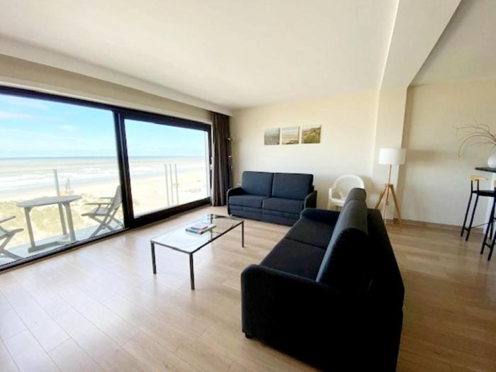 Apartment in Nieuwpoort with Sea Views