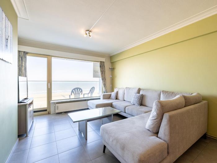 Apartment in Zeedijk with Sea View Terrace